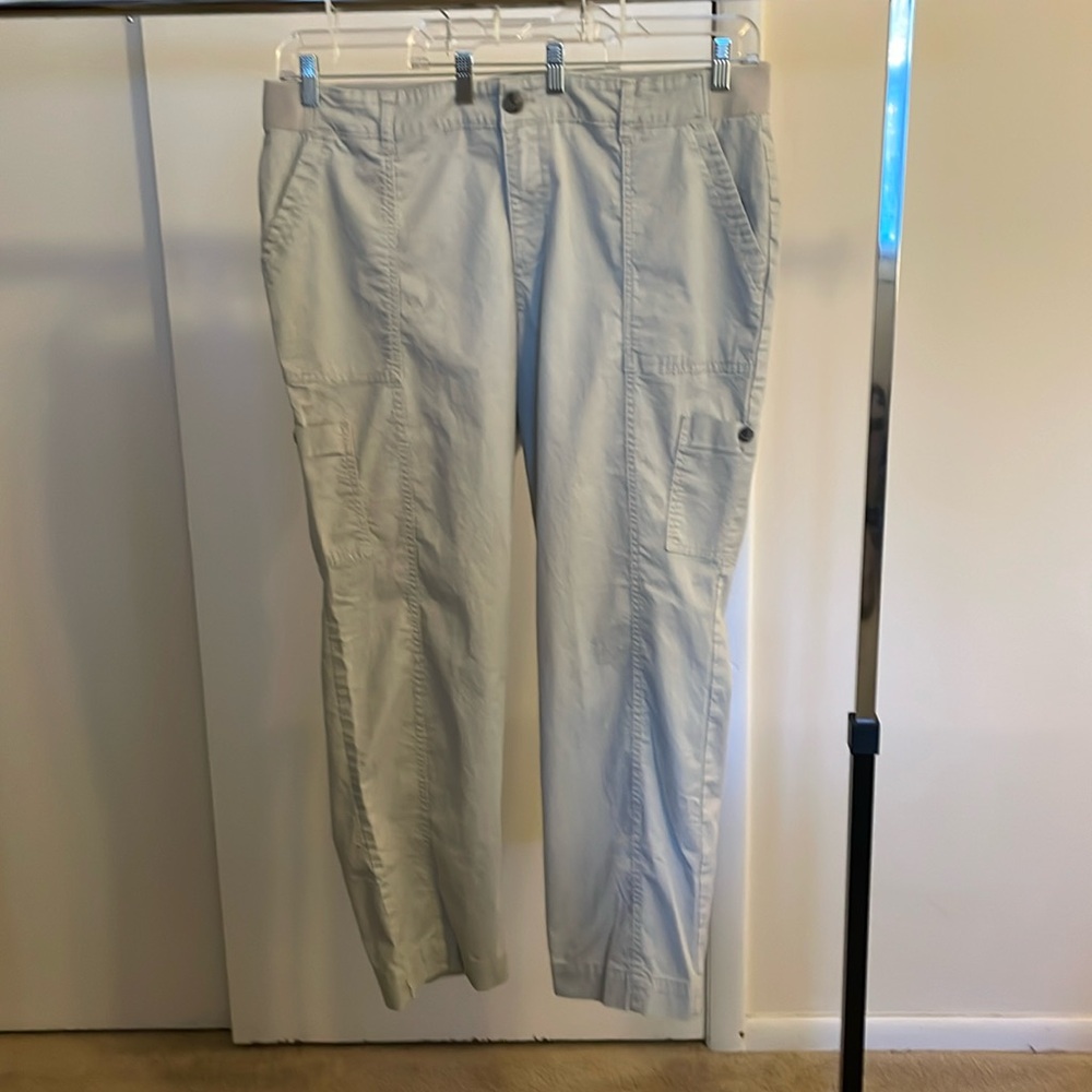 Lee Cargo pants- stone/partial elastic back waist for added room.Size 18W. EUC.